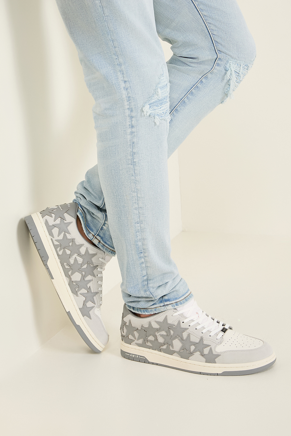 תמונת כל הלוק של נעלי סניקרס סטארס